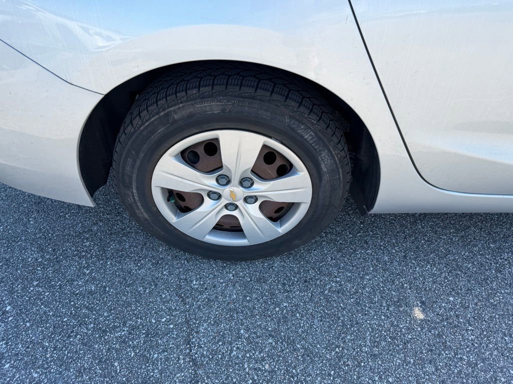Used 2018 Chevrolet Cruze LS image 6