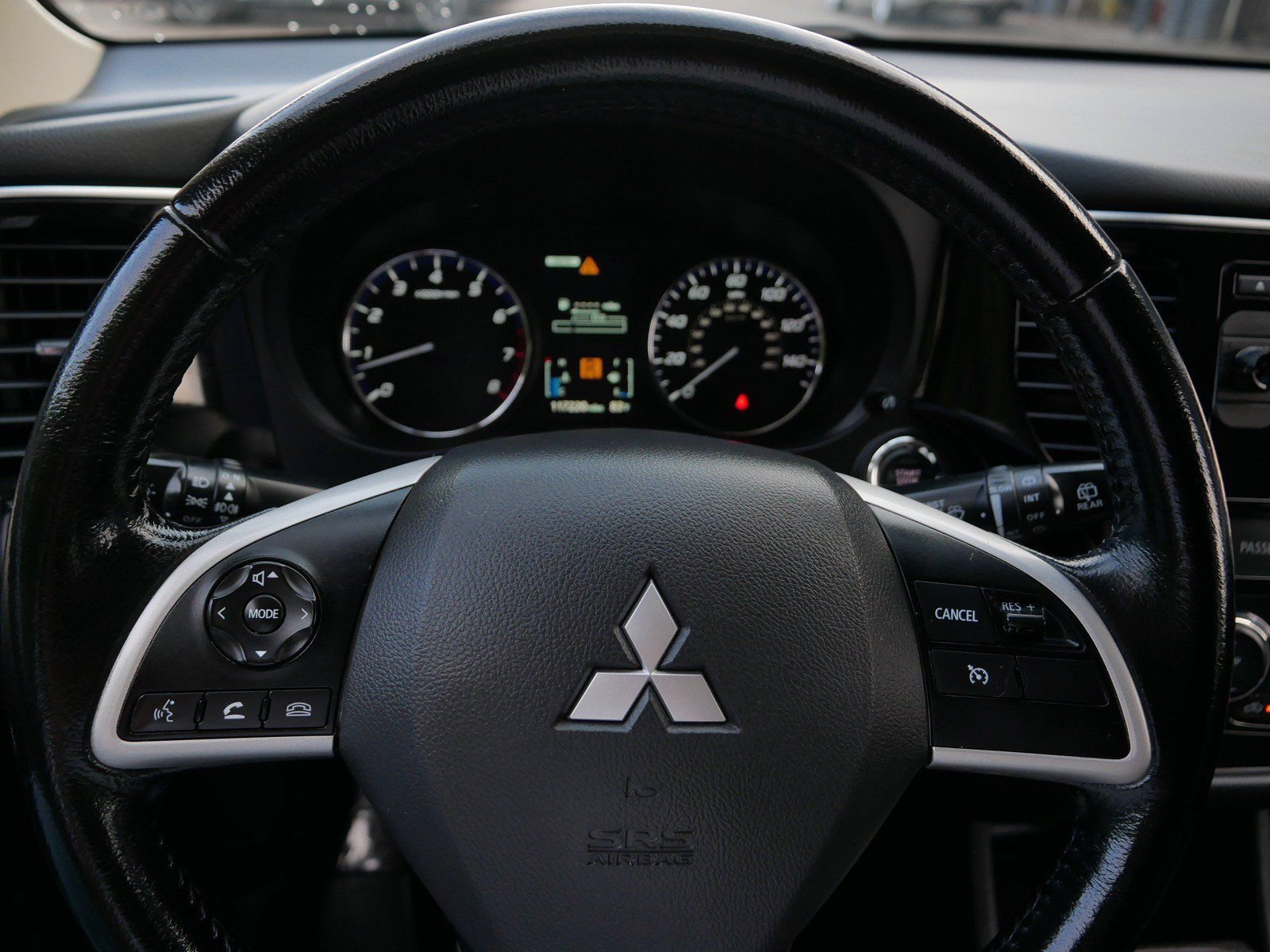 Used 2015 Mitsubishi Outlander SE AWD/4WD image 23