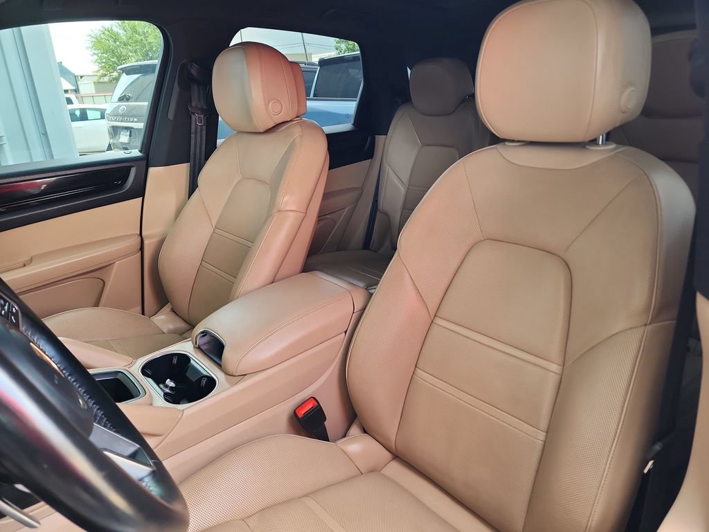 Used 2020 Porsche Cayenne AWD/4WD image 16