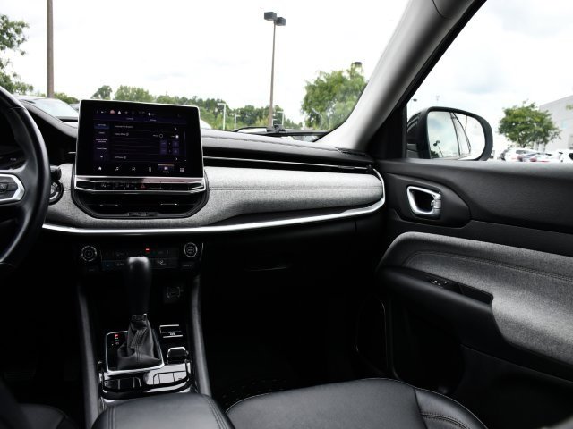 Used 2022 Jeep Compass Latitude image 23