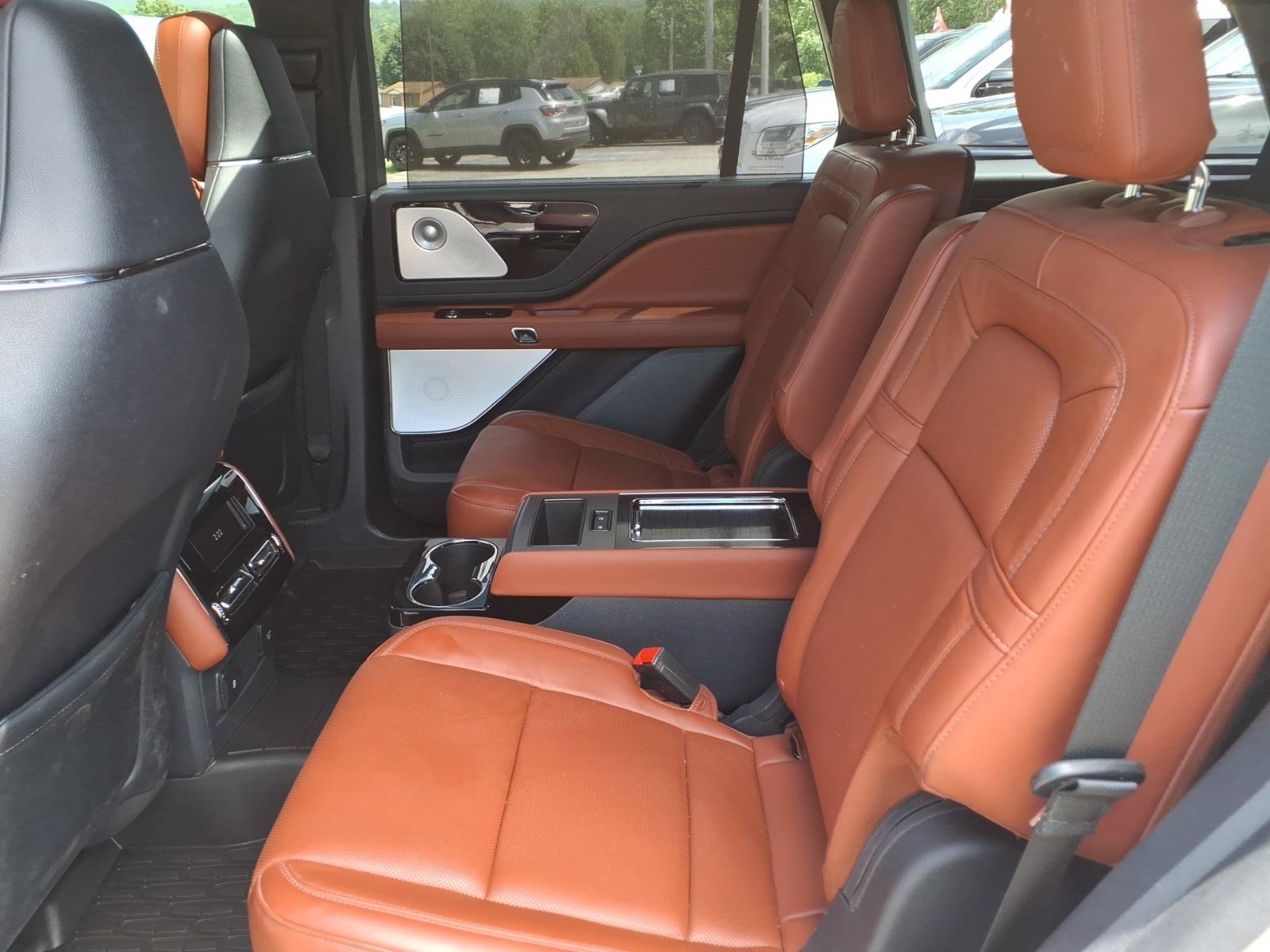 Used 2025 Lincoln Aviator Reserve w/ Equipment Group 201A AWD/4WD image 7