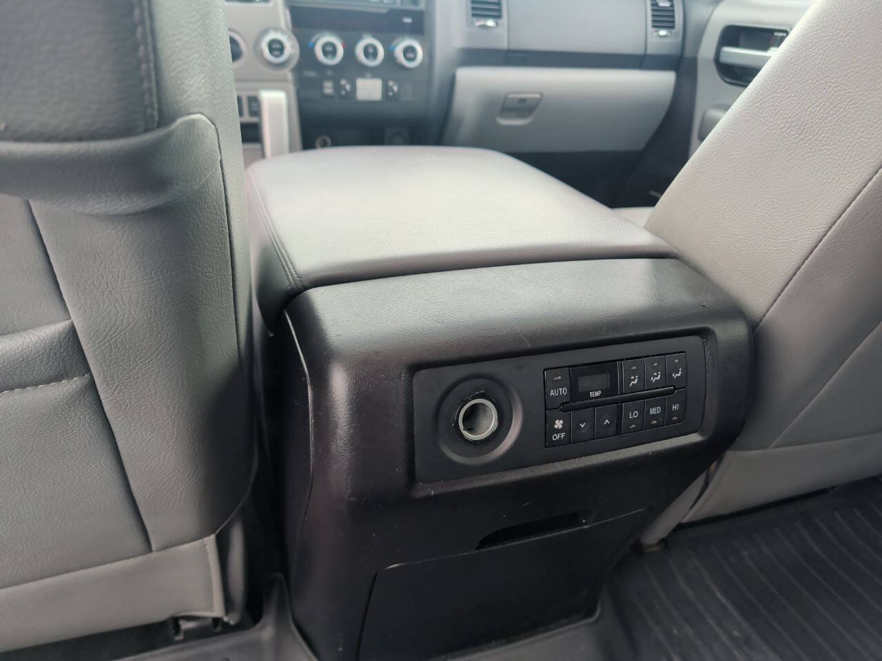 Used 2016 Toyota Sequoia Limited AWD/4WD image 22