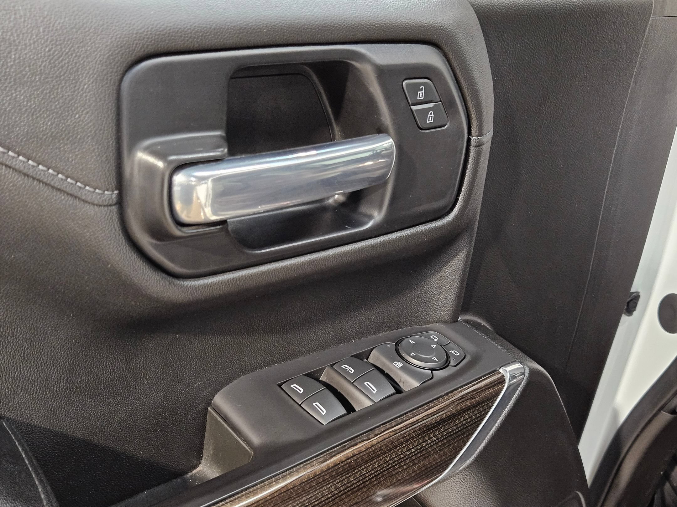 Used 2021 Chevrolet Silverado 1500 LT Trail Boss w/ Convenience Package II AWD/4WD image 21