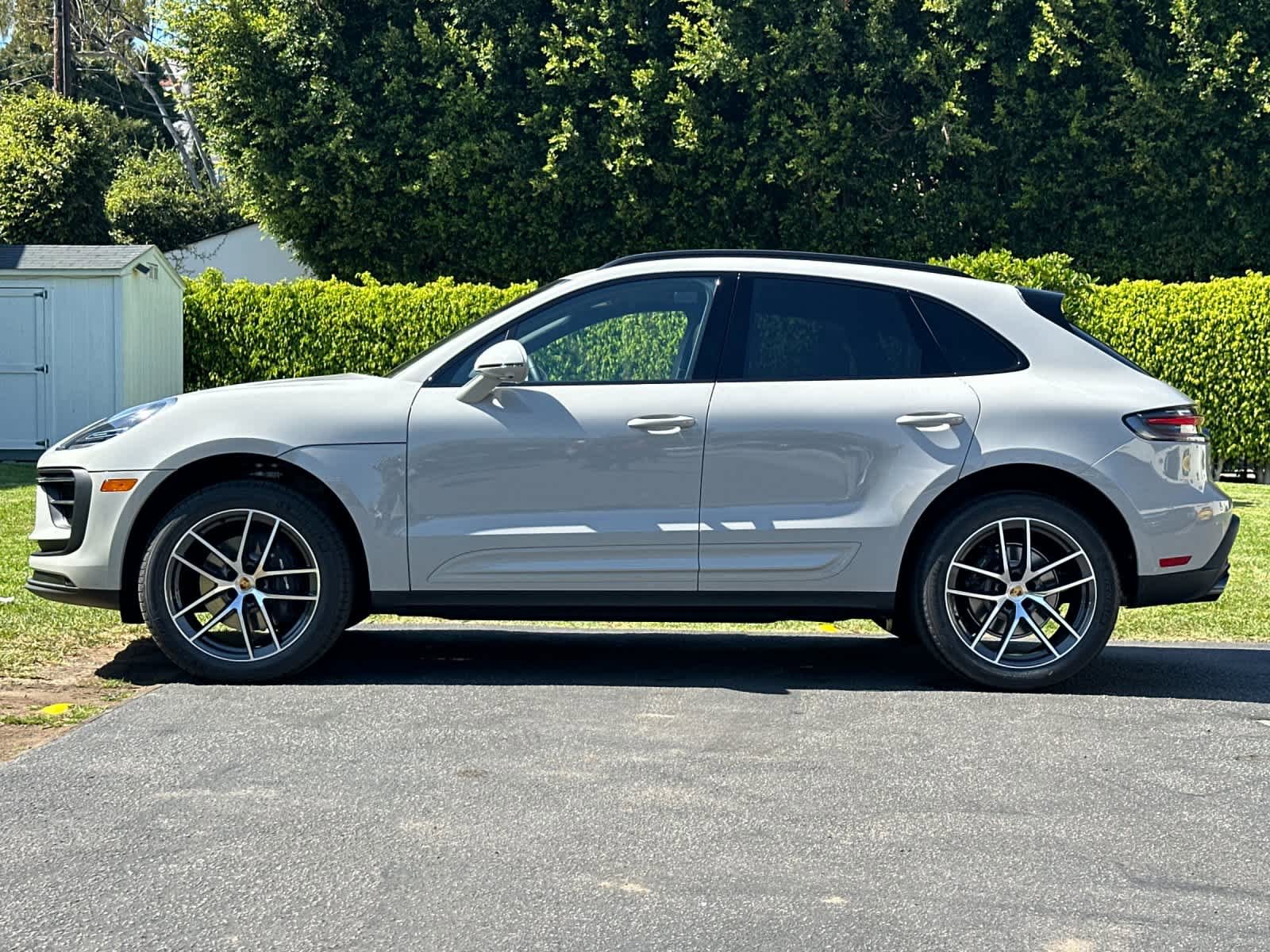 New 2026 Porsche Macan AWD/4WD image 2