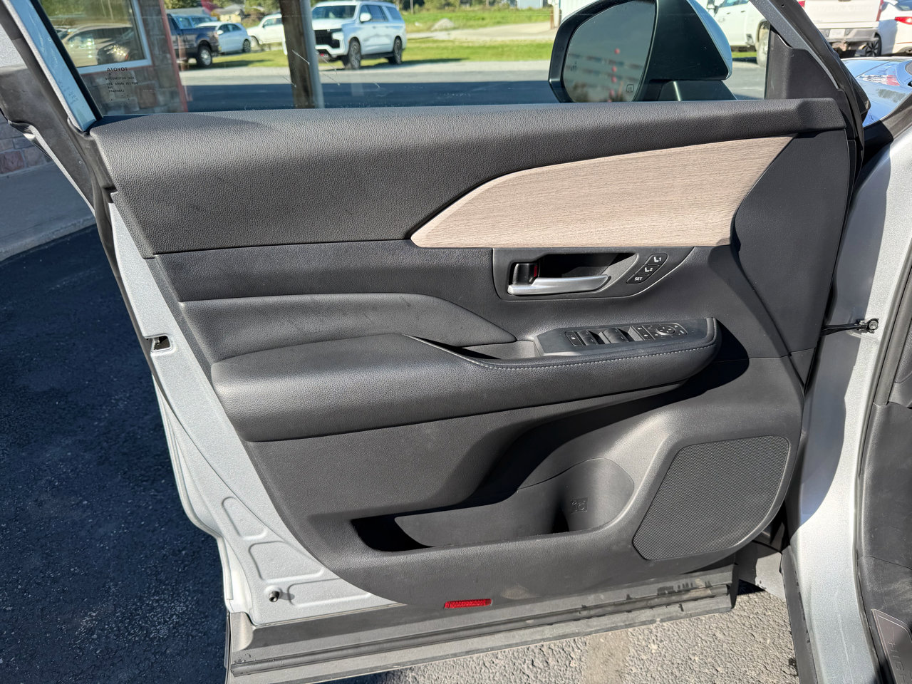 Used 2024 Toyota Grand Highlander FWD image 13