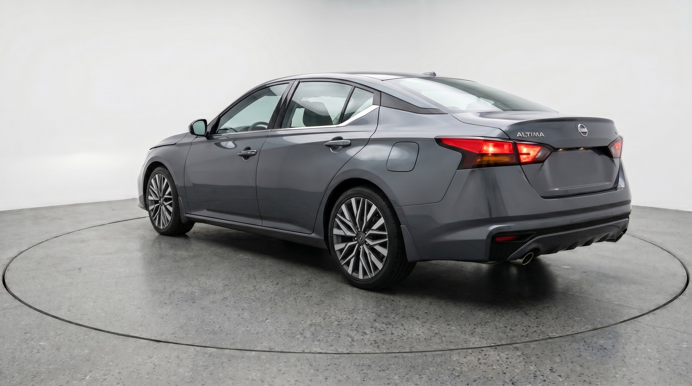 Used 2025 Nissan Altima 2.5 SV FWD image 6