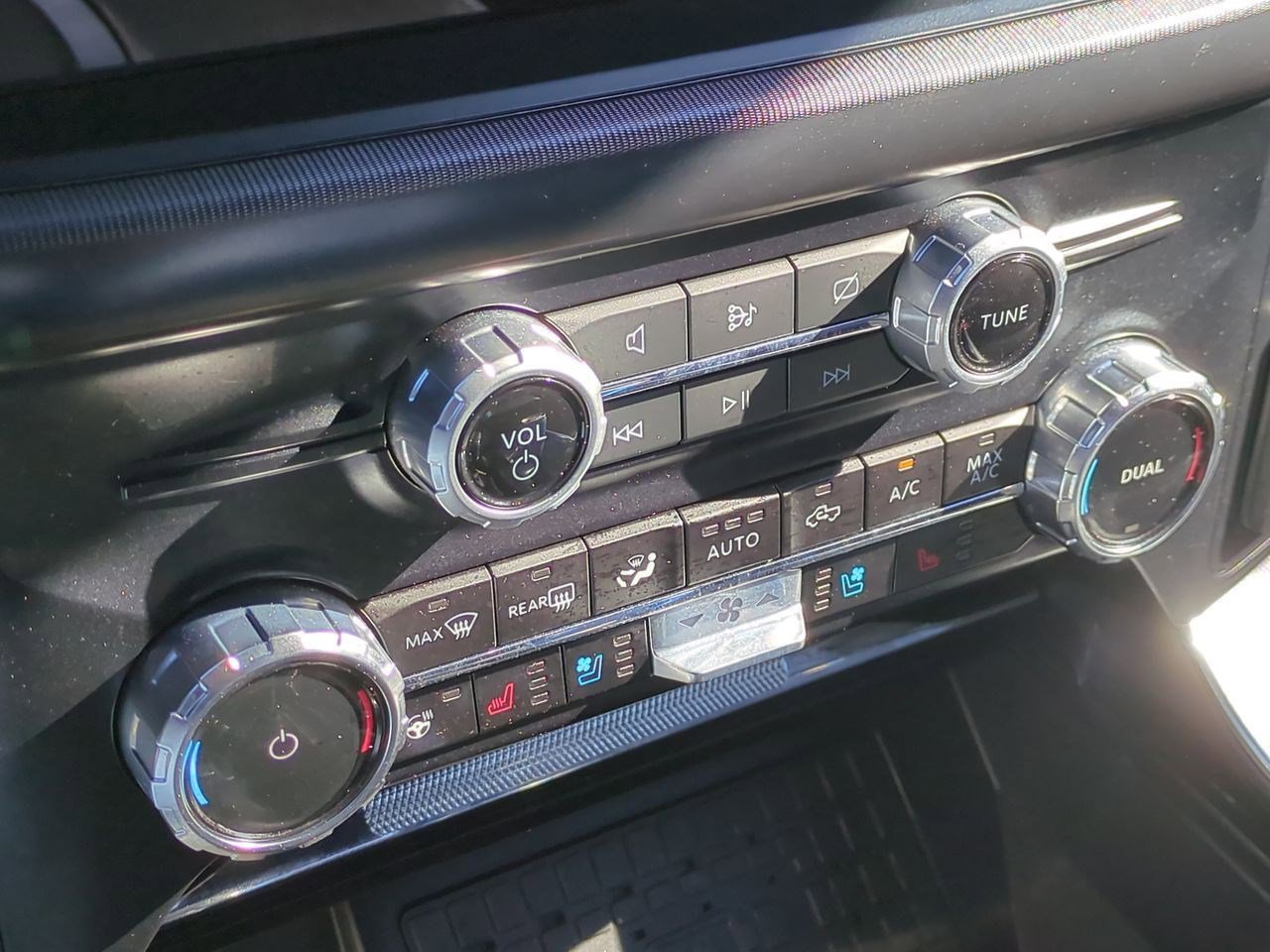 Used 2024 Ford F150 Platinum w/ Equipment Group 702A High image 26