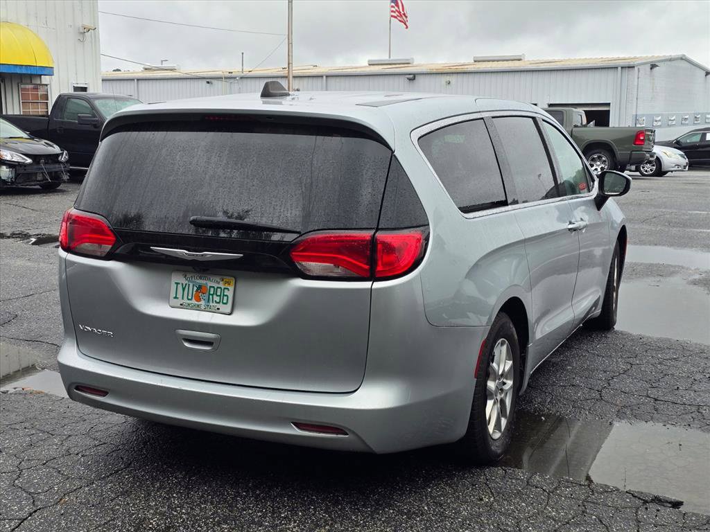 Used 2023 Chrysler Voyager LX FWD image 13