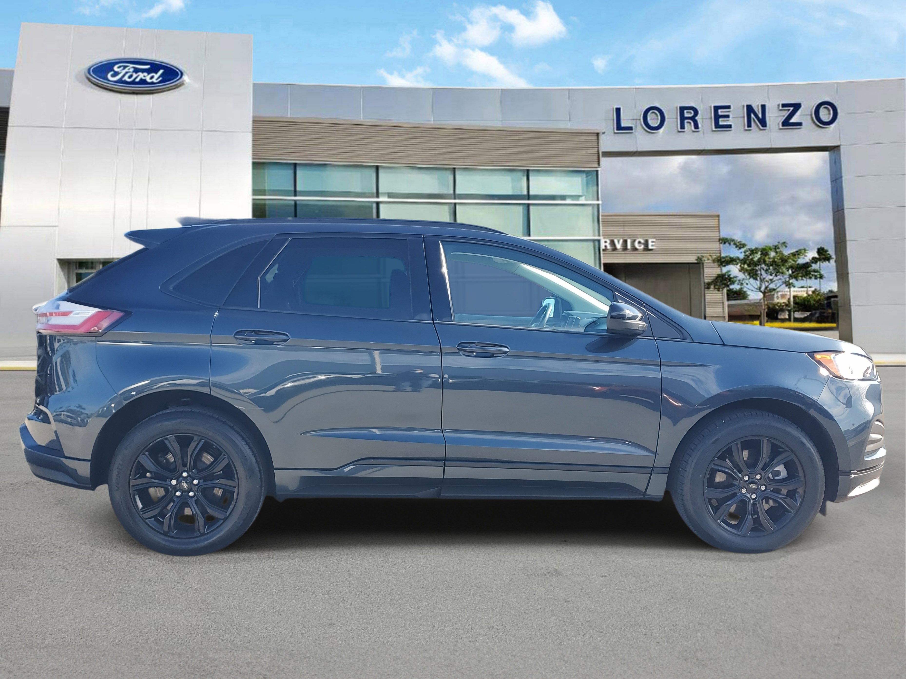 Used 2024 Ford Edge SE w/ Black Appearance Package image 4
