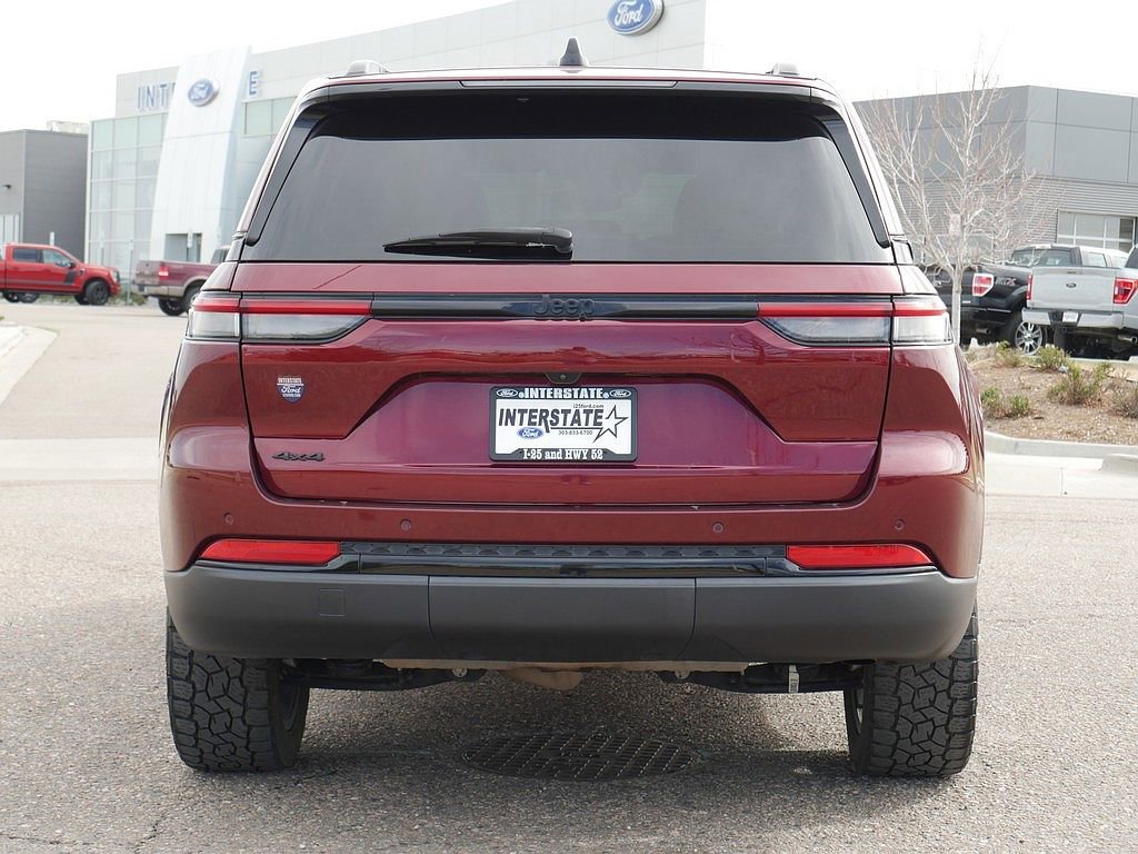 Used 2023 Jeep Grand Cherokee Altitude image 4