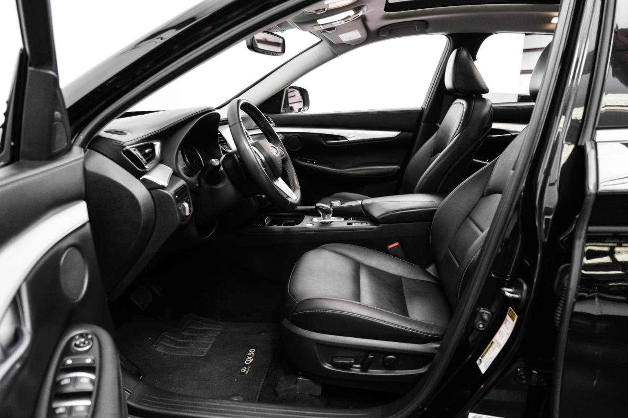 Used 2019 INFINITI QX50 Luxe w/ Navigation Package FWD image 4