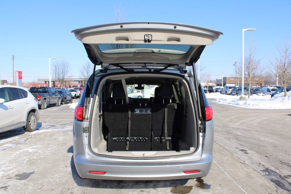 Used 2020 Chrysler Voyager Lxi image 9