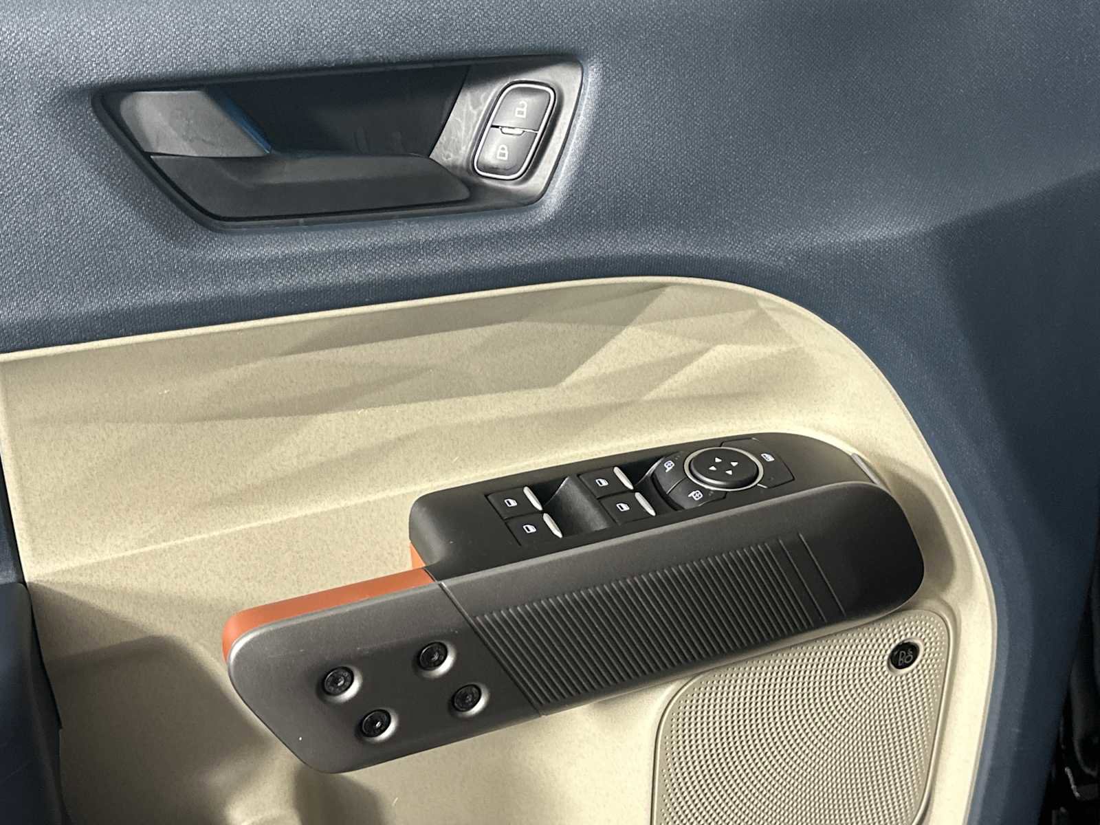 Used 2025 Ford Maverick Lariat image 10