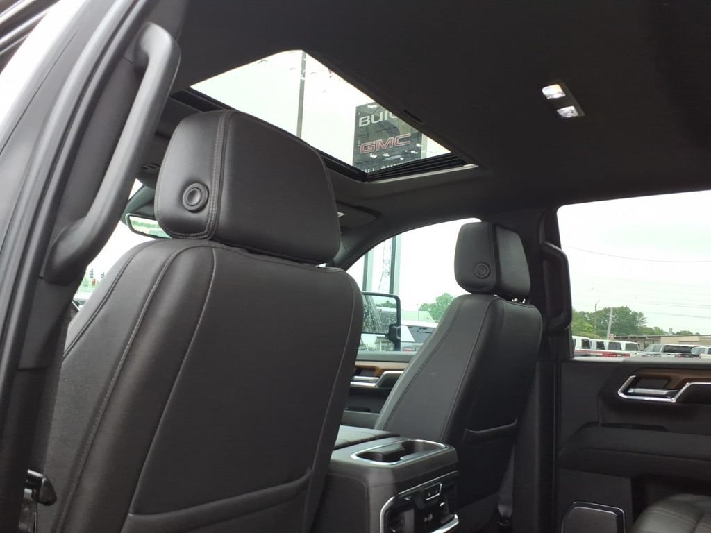 Used 2024 Chevrolet Silverado 2500 High Country w/ High Country Premium Package AWD/4WD image 21