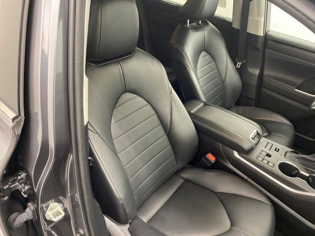 Used 2023 Toyota Highlander XLE image 32