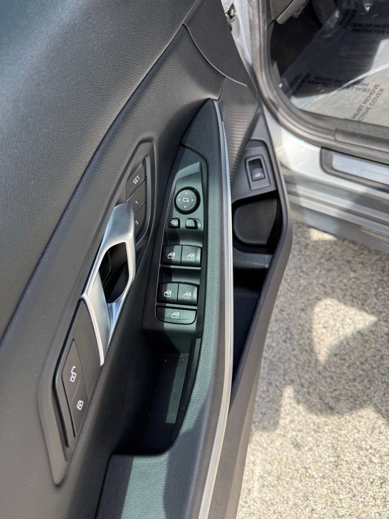 Used 2024 BMW 330i xDrive Sedan AWD/4WD image 10