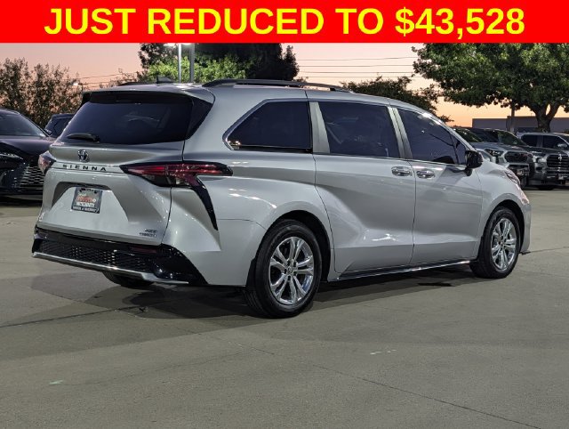 Used 2023 Toyota Sienna XSE w/ XSE Plus Package AWD/4WD image 5