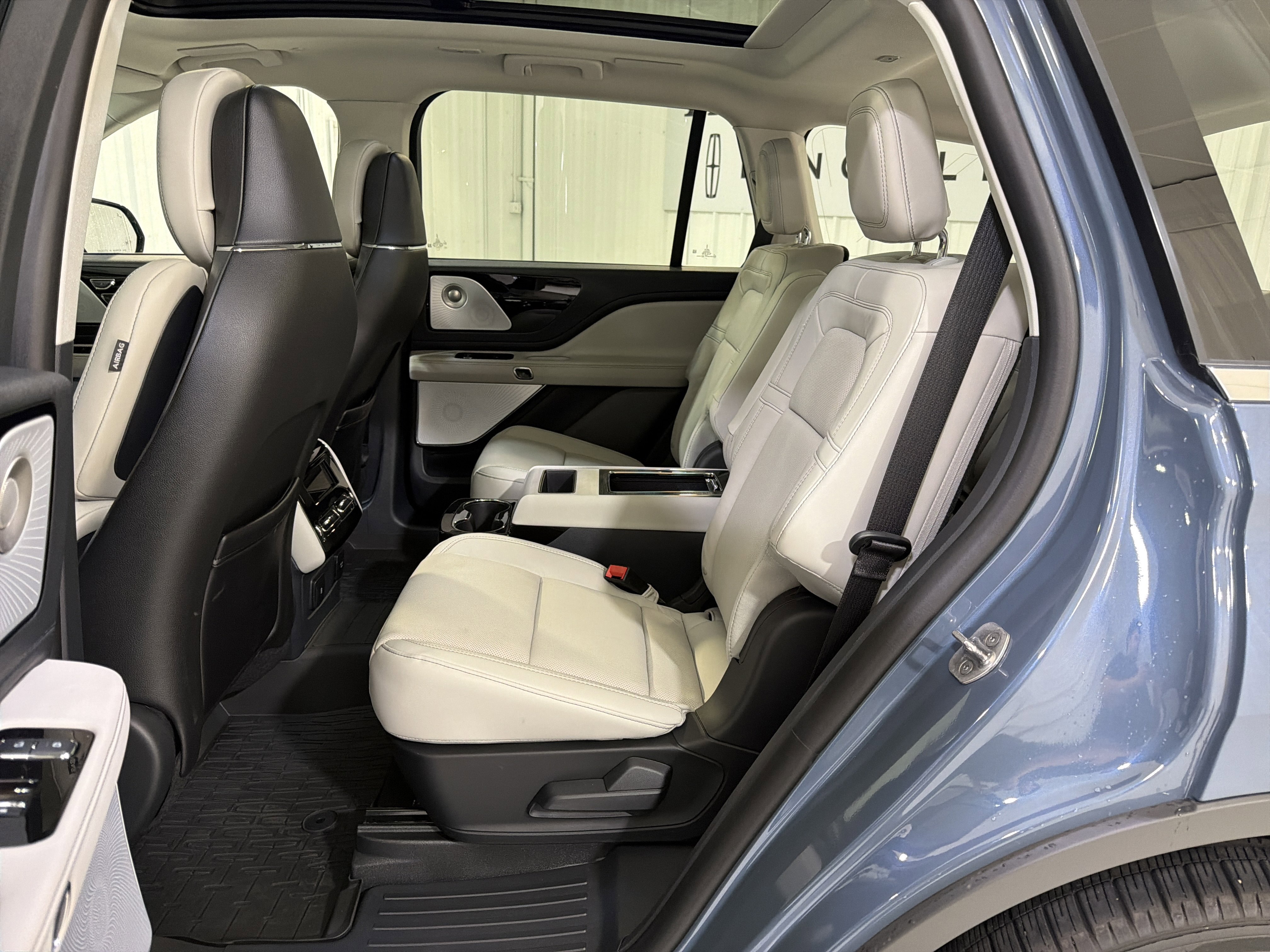 Used 2026 Lincoln Aviator Reserve AWD/4WD image 10