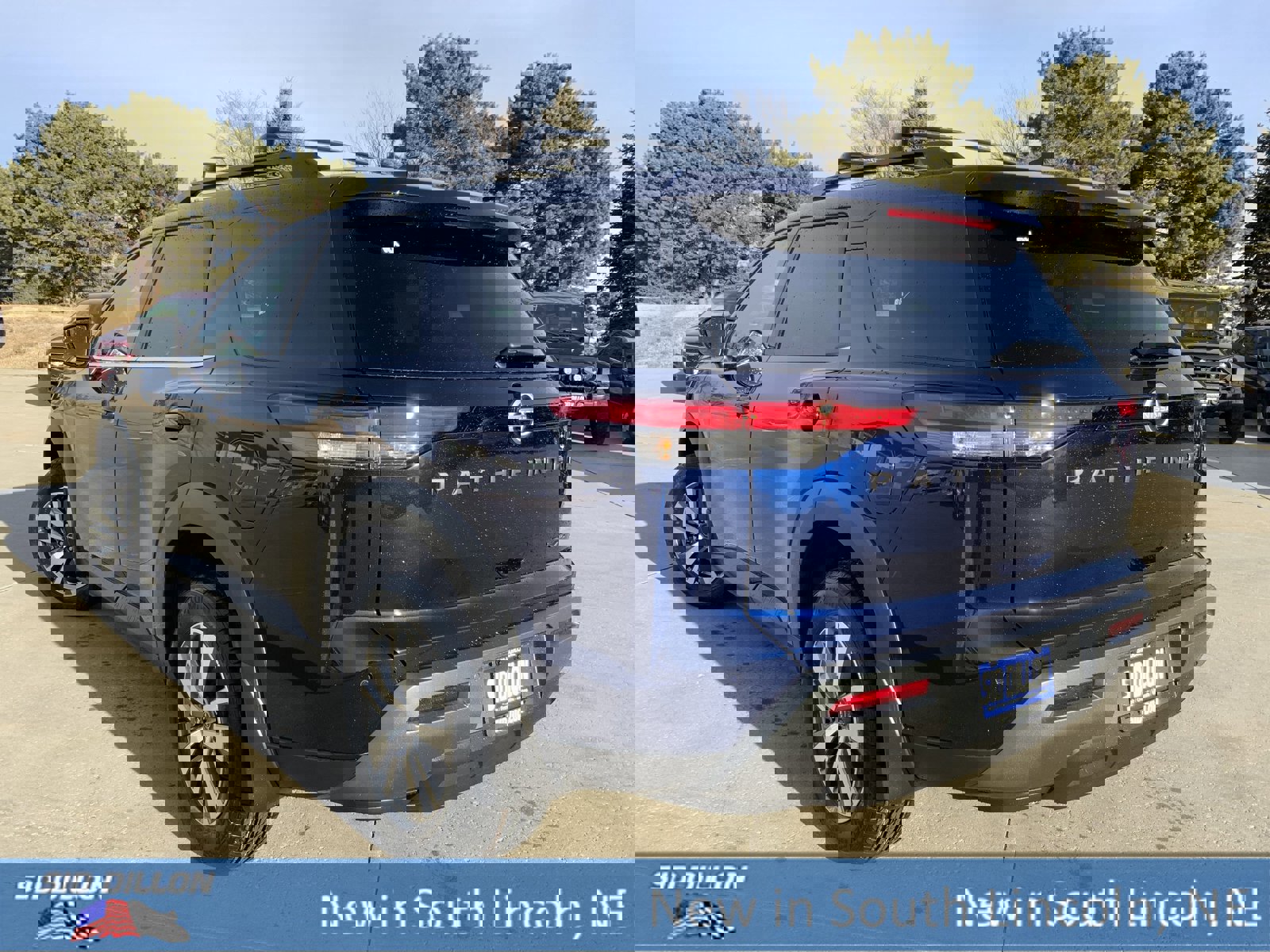 New 2026 Nissan Pathfinder SL image 3