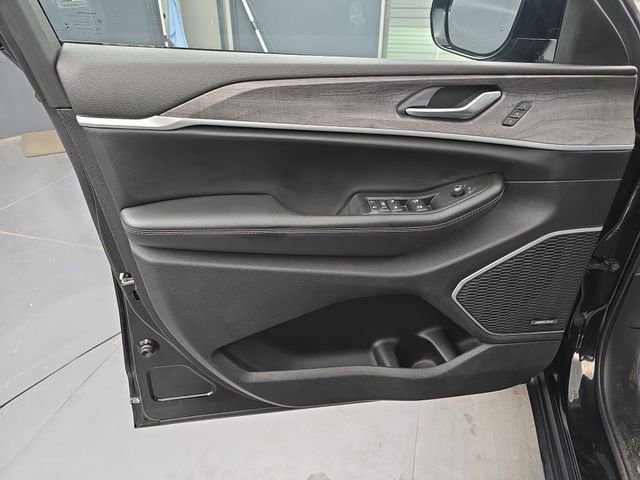 Used 2021 Jeep Grand Cherokee L Limited image 25