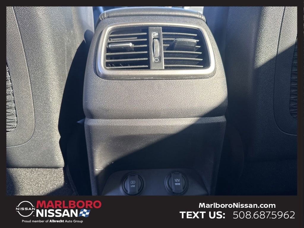 Used 2017 Kia Sorento LX w/ LX Convenience Package image 18