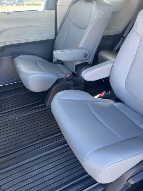 Used 2023 Toyota Sienna XLE image 11