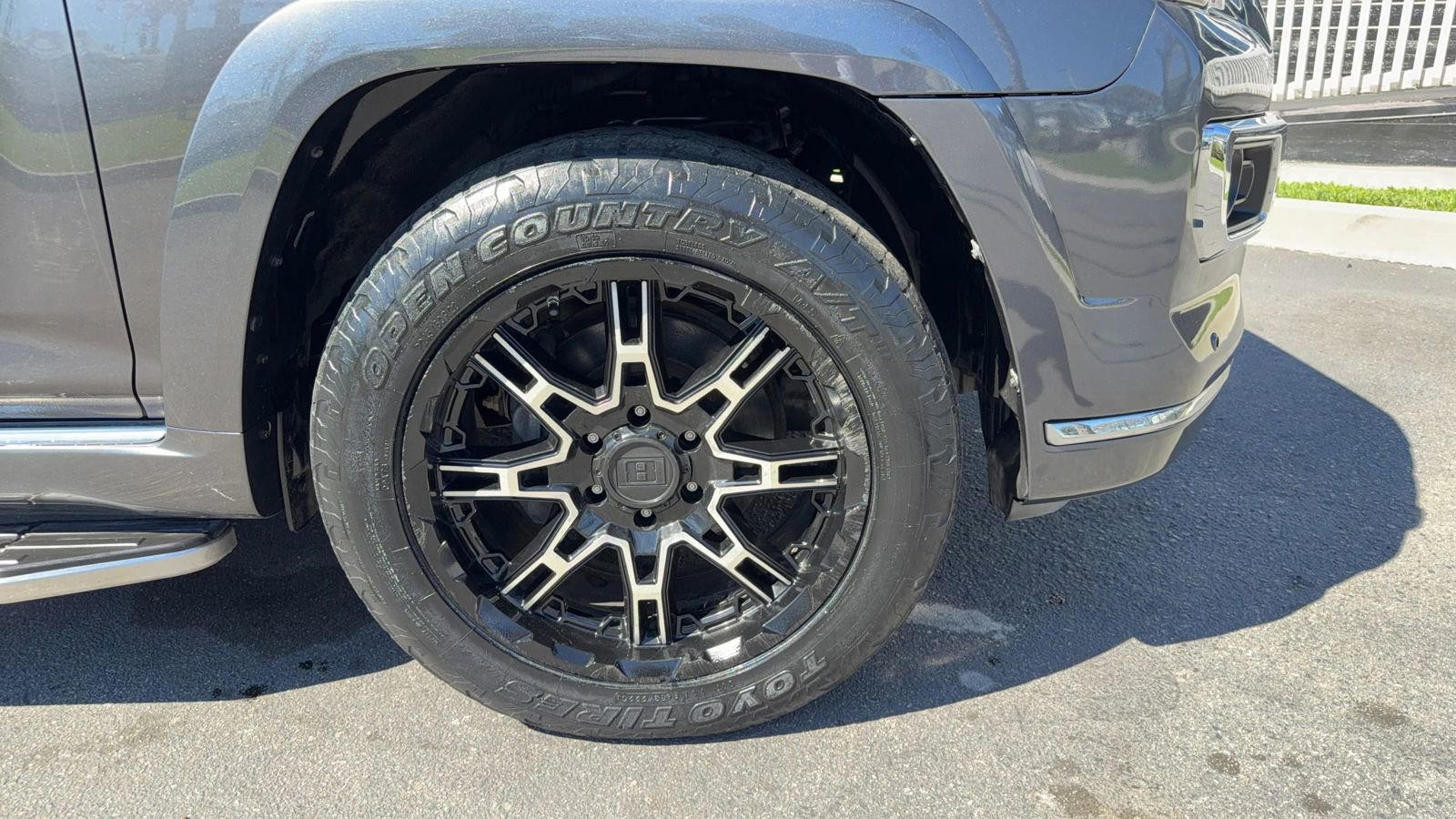 Used 2014 Toyota 4Runner Limited image 9