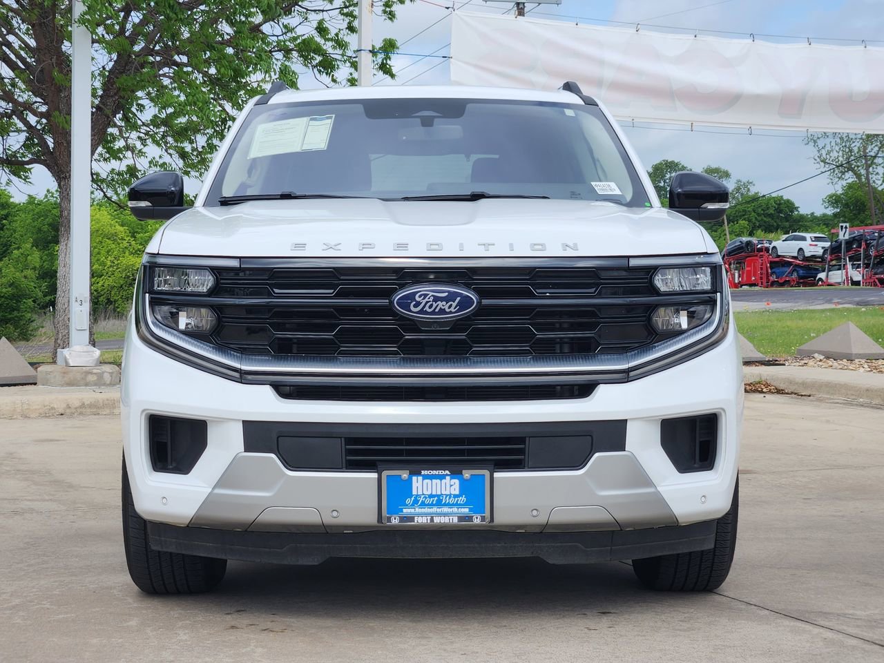 Used 2025 Ford Expedition Platinum AWD/4WD image 2