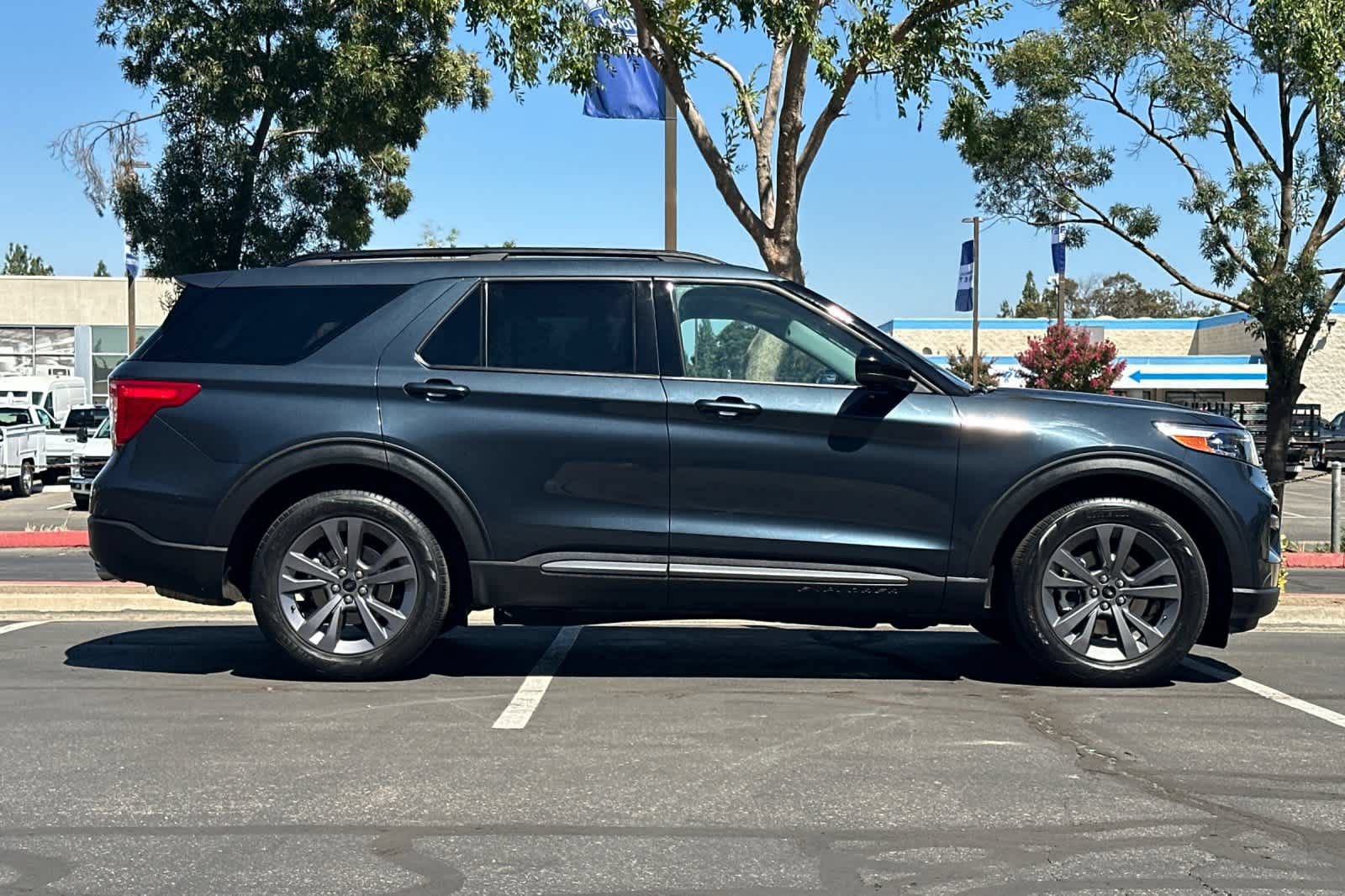 Certified 2023 Ford Explorer XLT w/ Equipment Group 202A RWD image 9