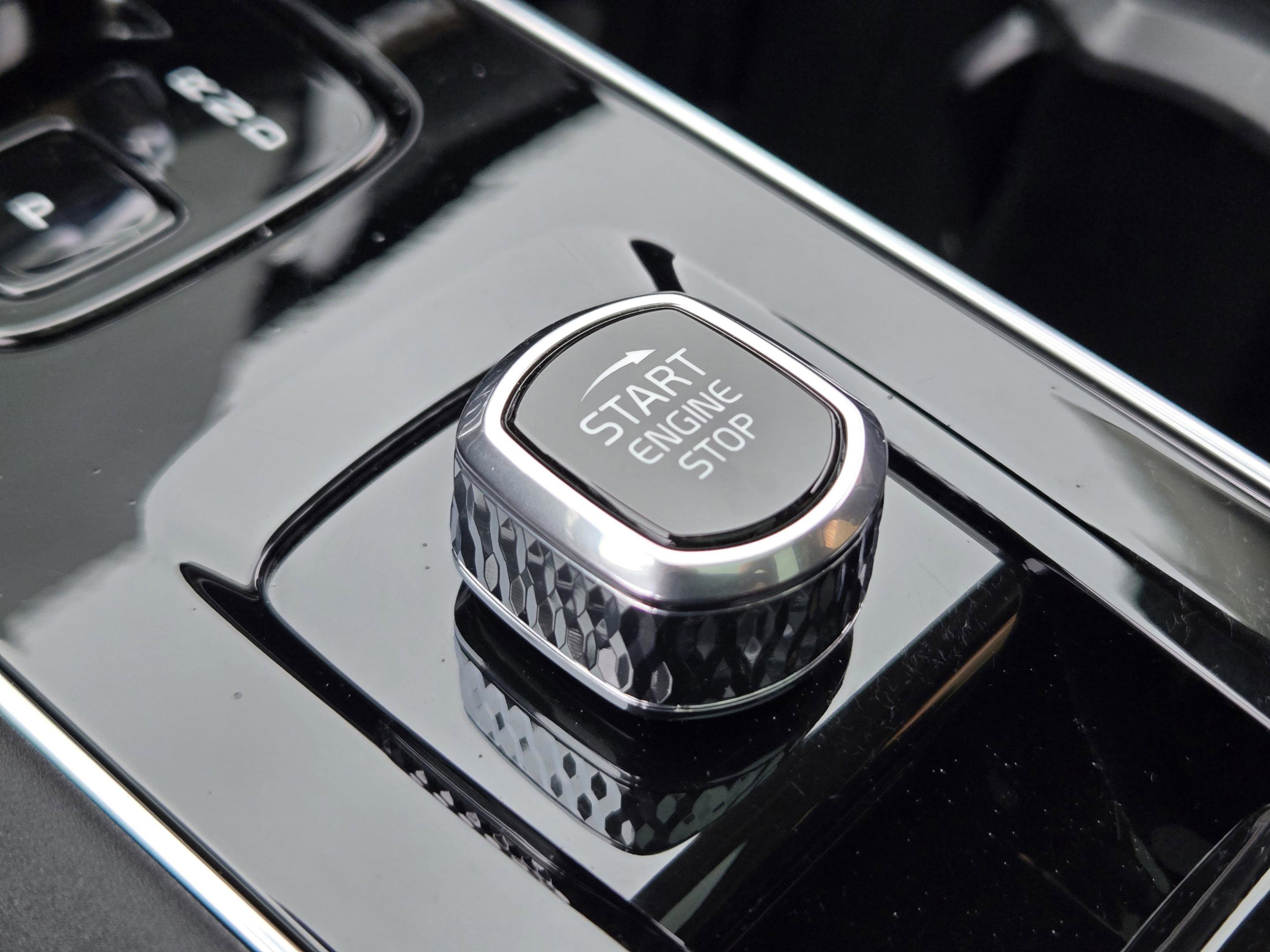 New 2025 Volvo XC90 T8 Core w/ Protection Package image 19