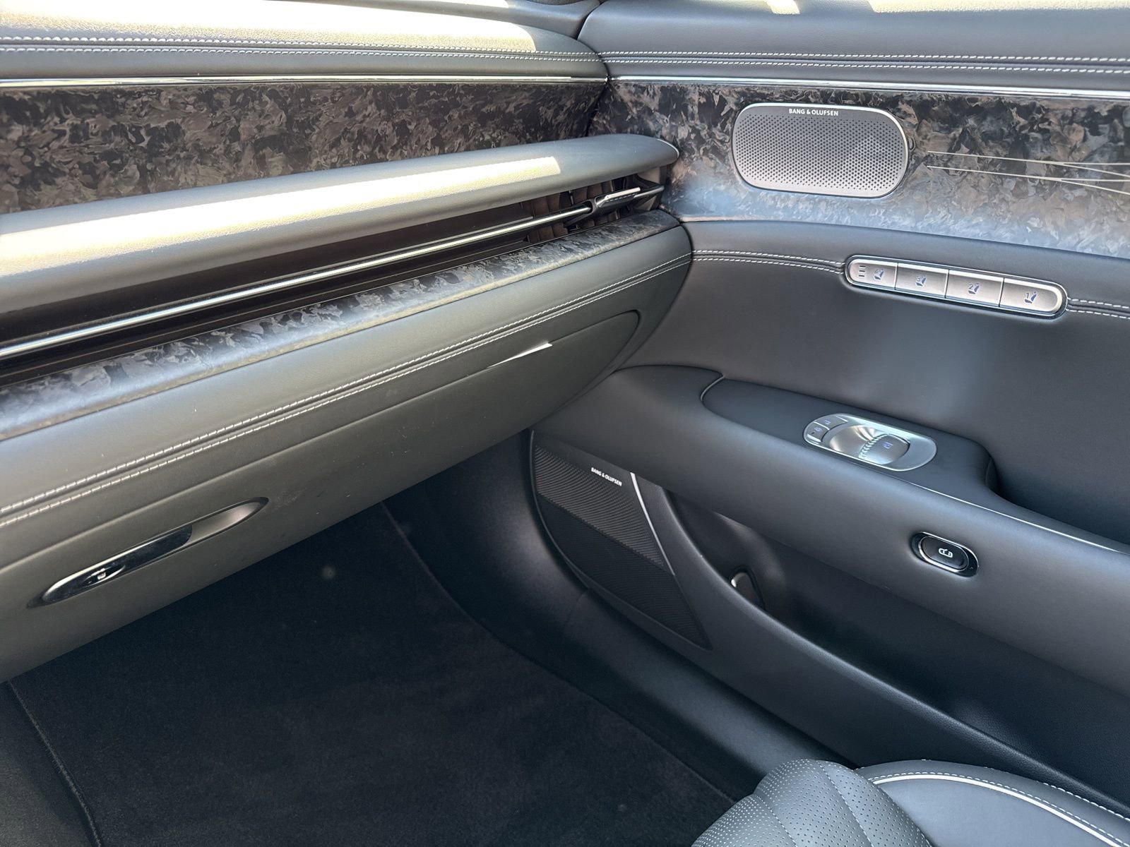 Used 2025 Genesis G90 3.5T image 28