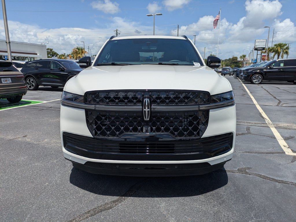 New 2027 Lincoln Navigator Reserve w/ Jet Appearance Package AWD/4WD image 9