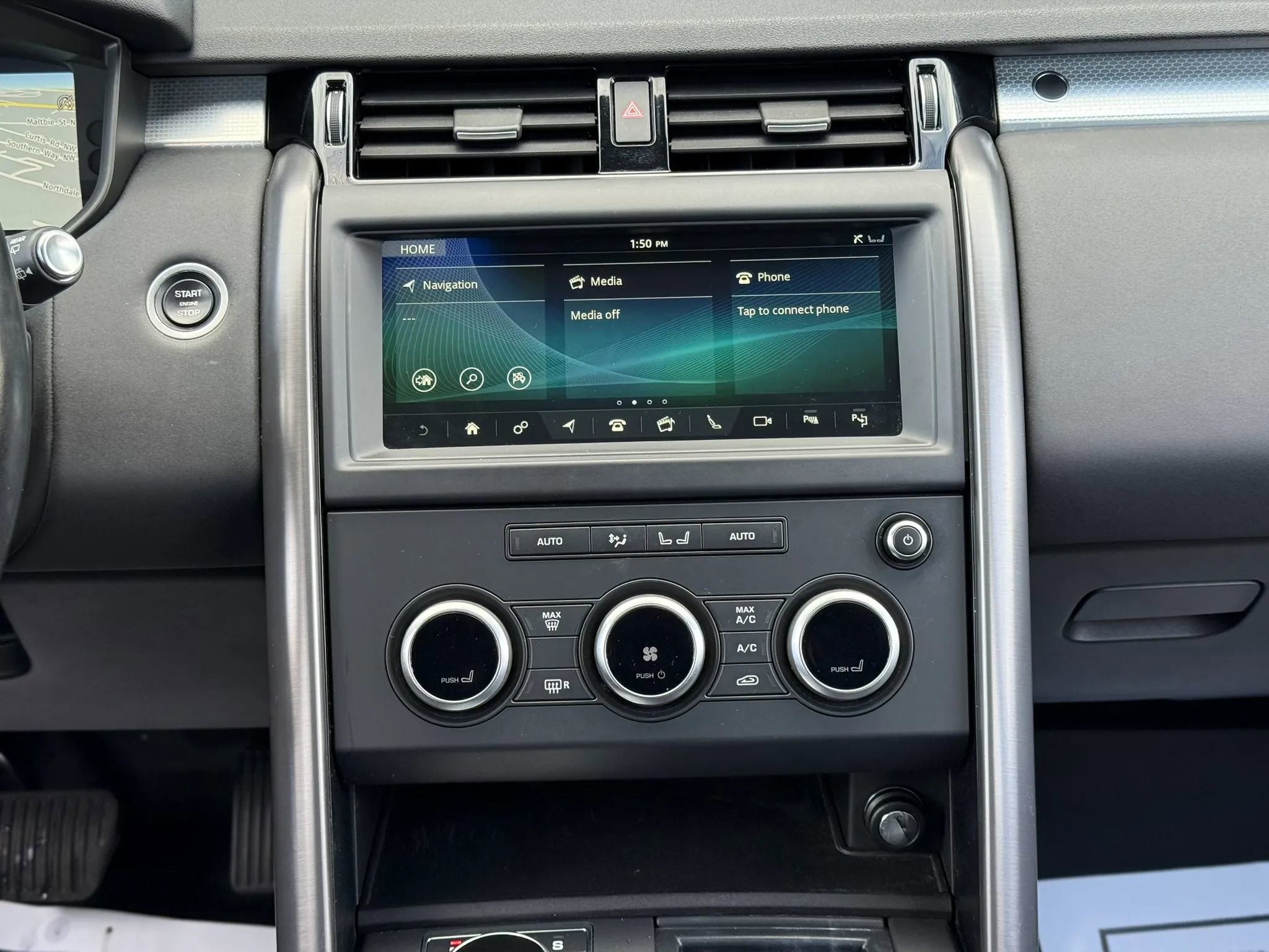 Used 2020 Land Rover Discovery Landmark image 16