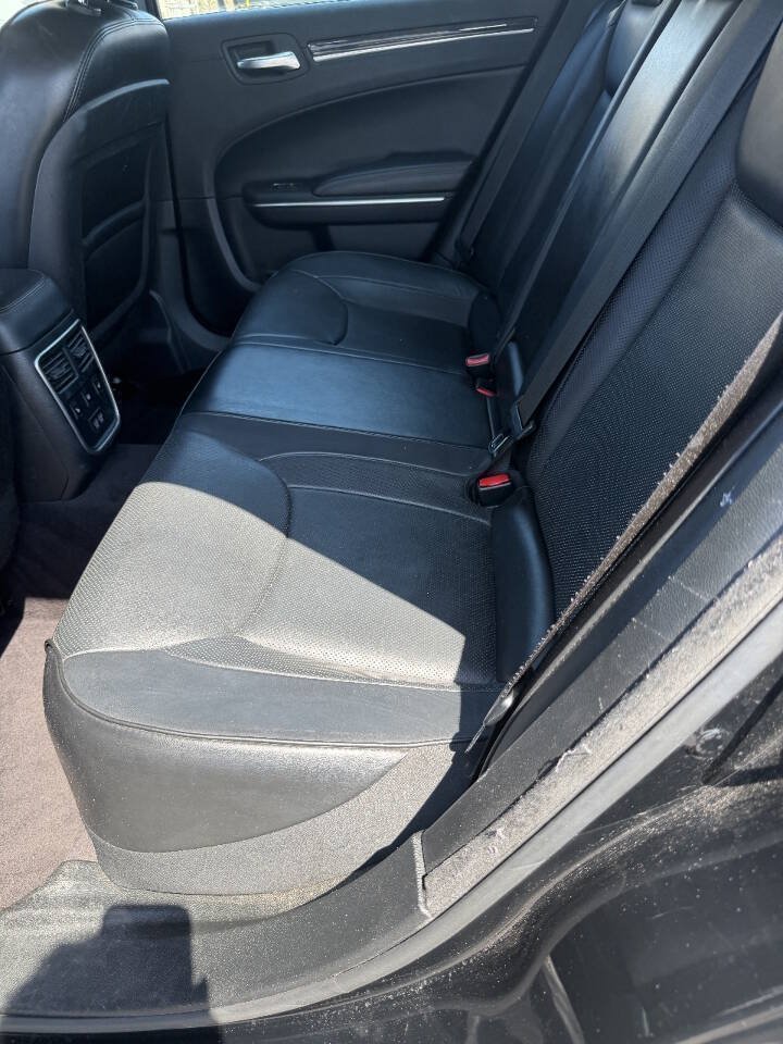 Used 2017 Chrysler 300 C RWD image 11
