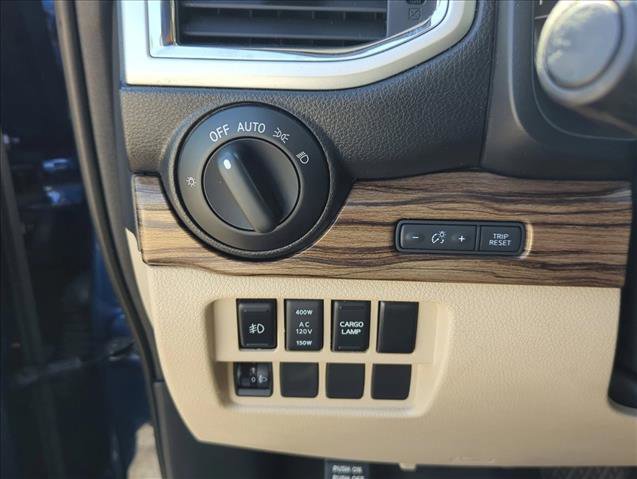 Used 2016 Nissan Titan SL image 15