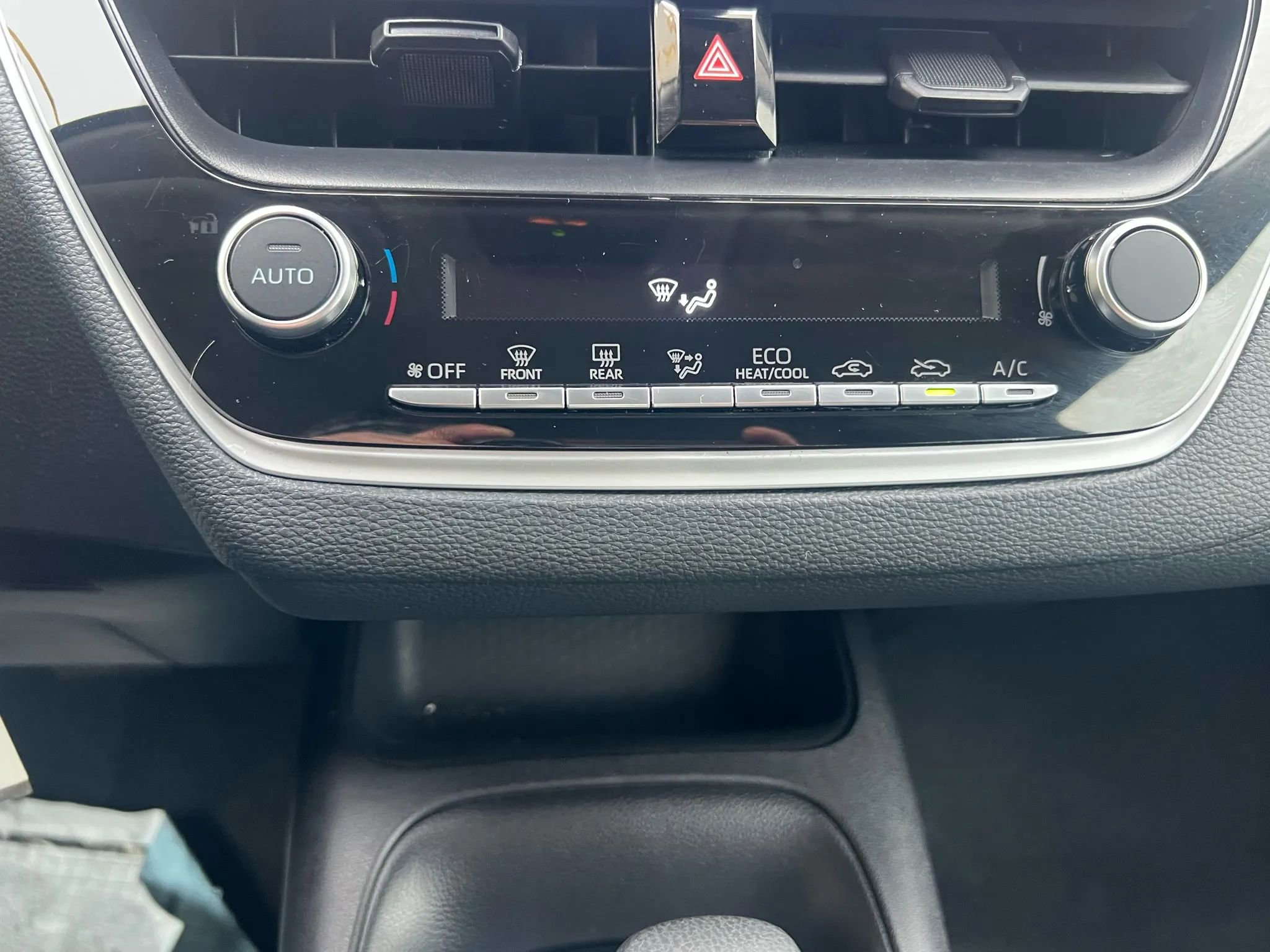 Used 2025 Toyota Corolla LE image 20