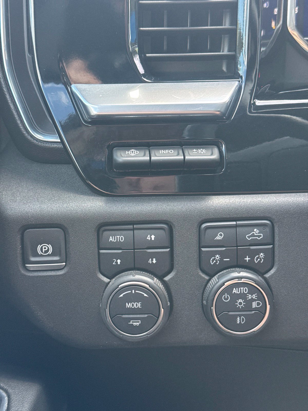 Used 2024 Chevrolet Silverado 2500 LTZ w/ LTZ Plus Package AWD/4WD image 24