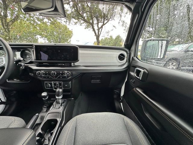 Used 2024 Jeep Wrangler Unlimited Sahara w/ Technology Group image 32