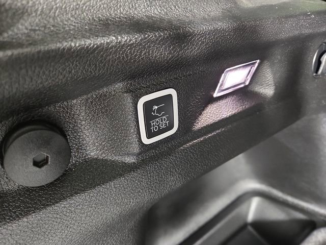 Used 2022 Jeep Grand Cherokee L Laredo image 32