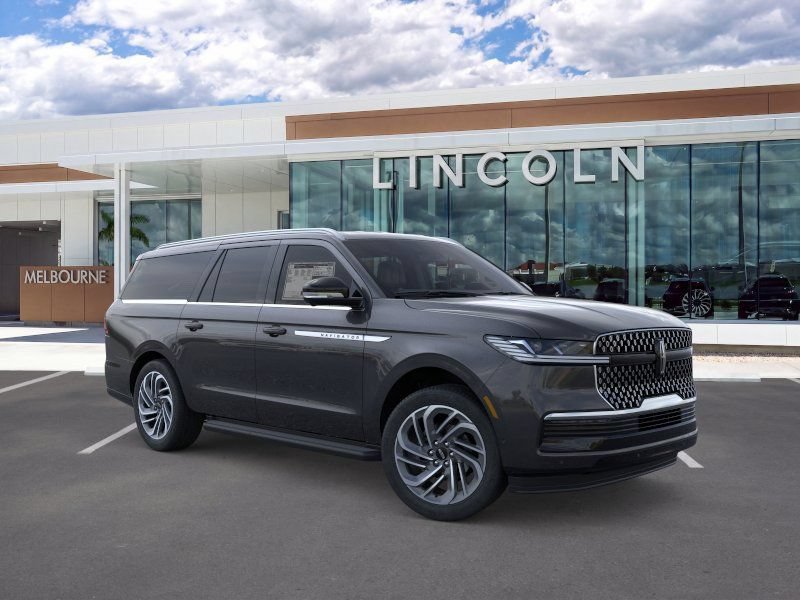 New 2026 Lincoln Navigator L Premier AWD/4WD image 7