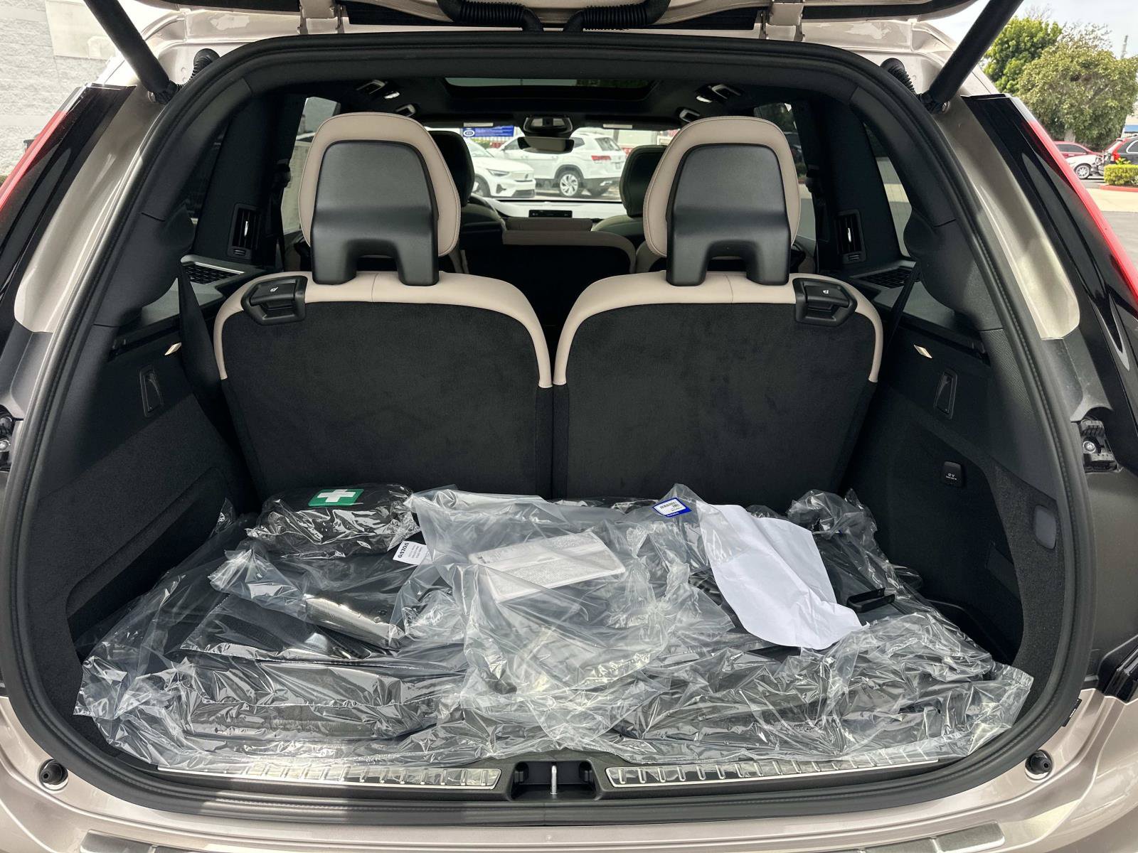 New 2026 Volvo XC90 T8 Plus w/ Protection Package Premier AWD/4WD image 19