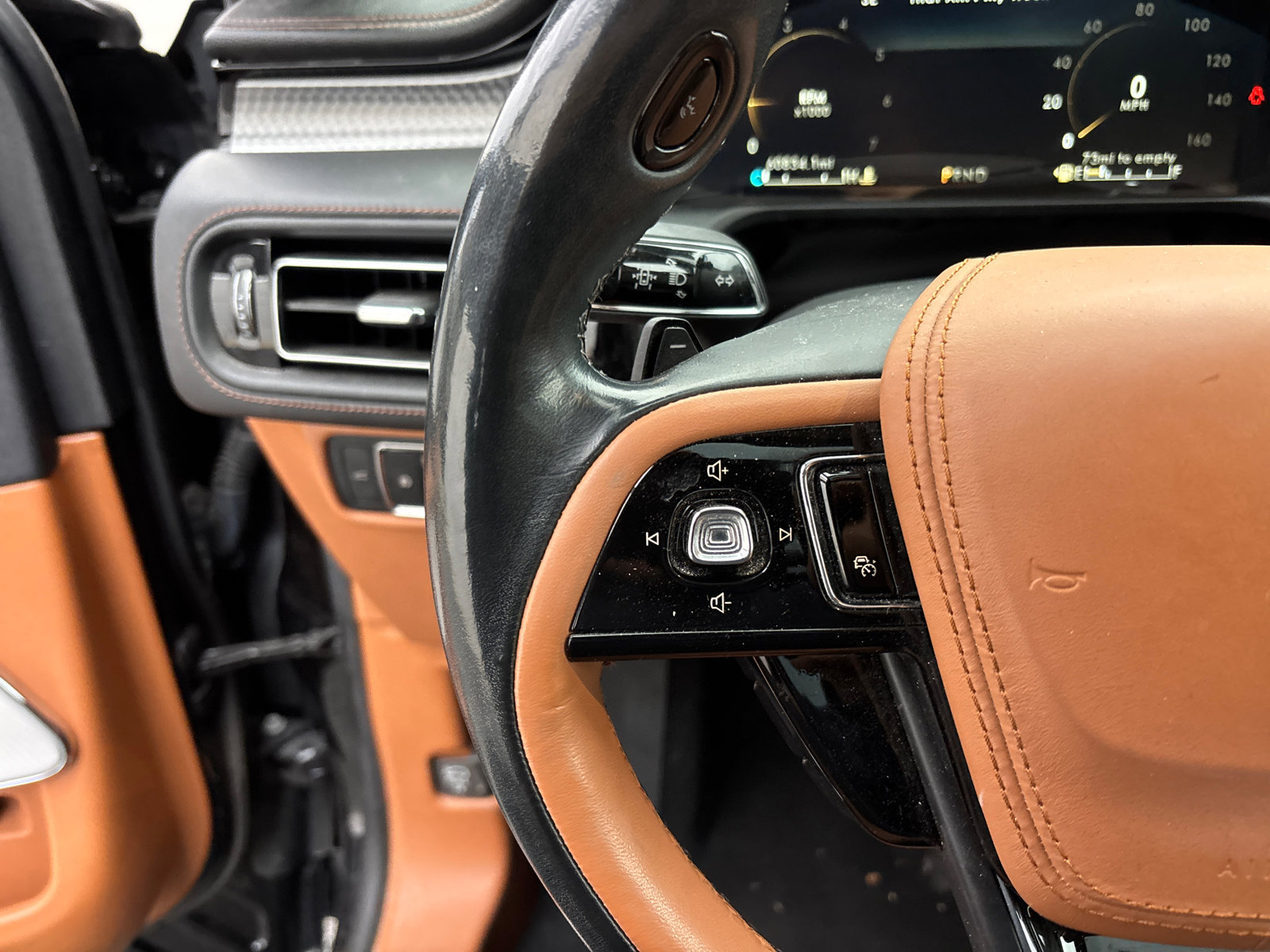 Used 2023 Lincoln Aviator Black Label w/ Class IV Trailer Tow Package image 19