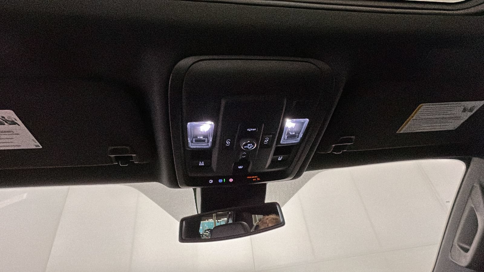 Used 2025 GMC Yukon Denali w/ Sun & Power Step Package AWD/4WD image 30
