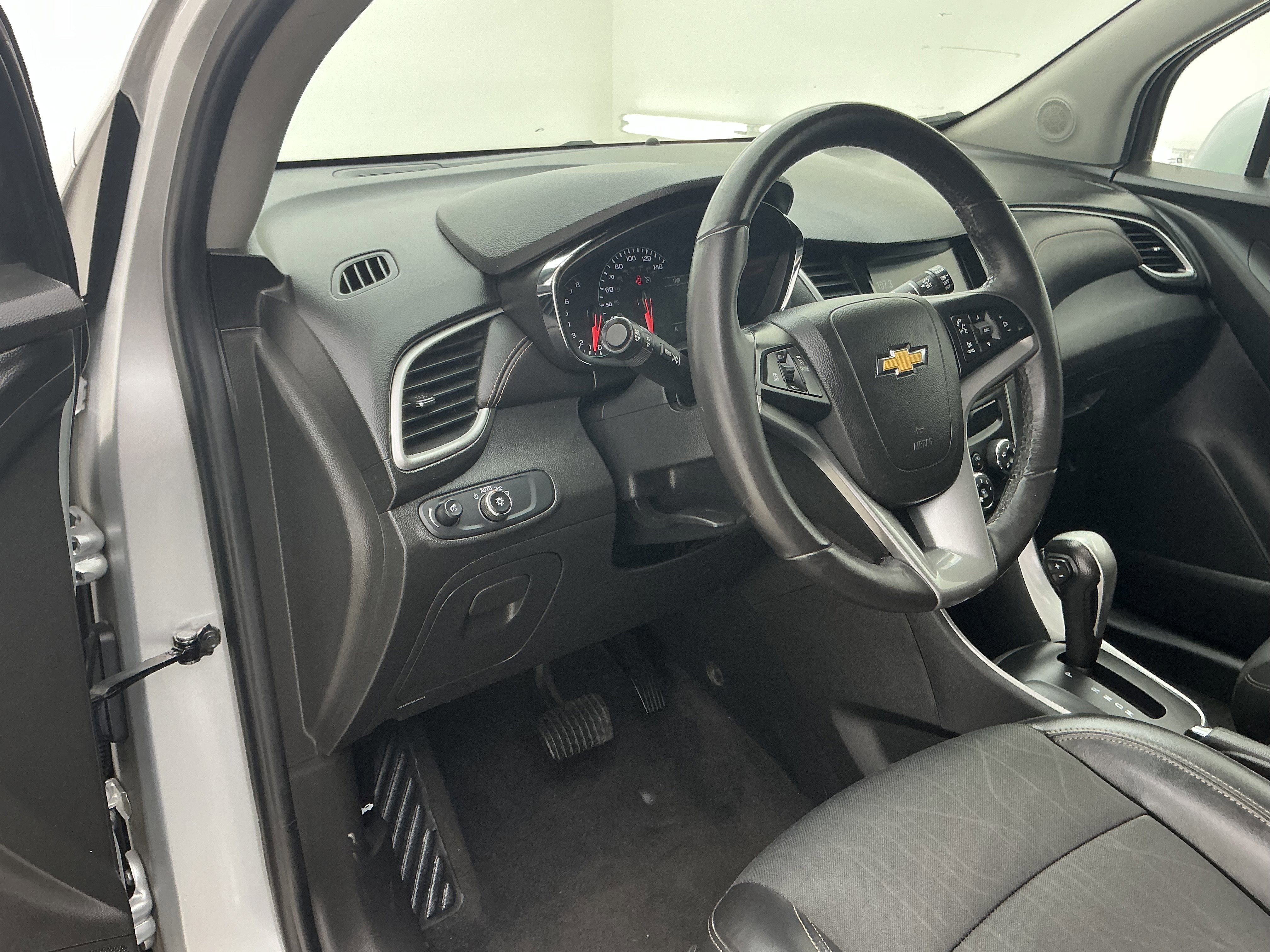 Used 2017 Chevrolet Trax LT w/ LT Convenience Package image 16