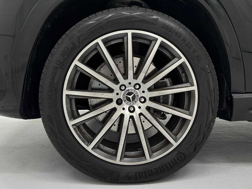 Used 2025 Mercedes-Benz GLS 580 4MATIC image 9