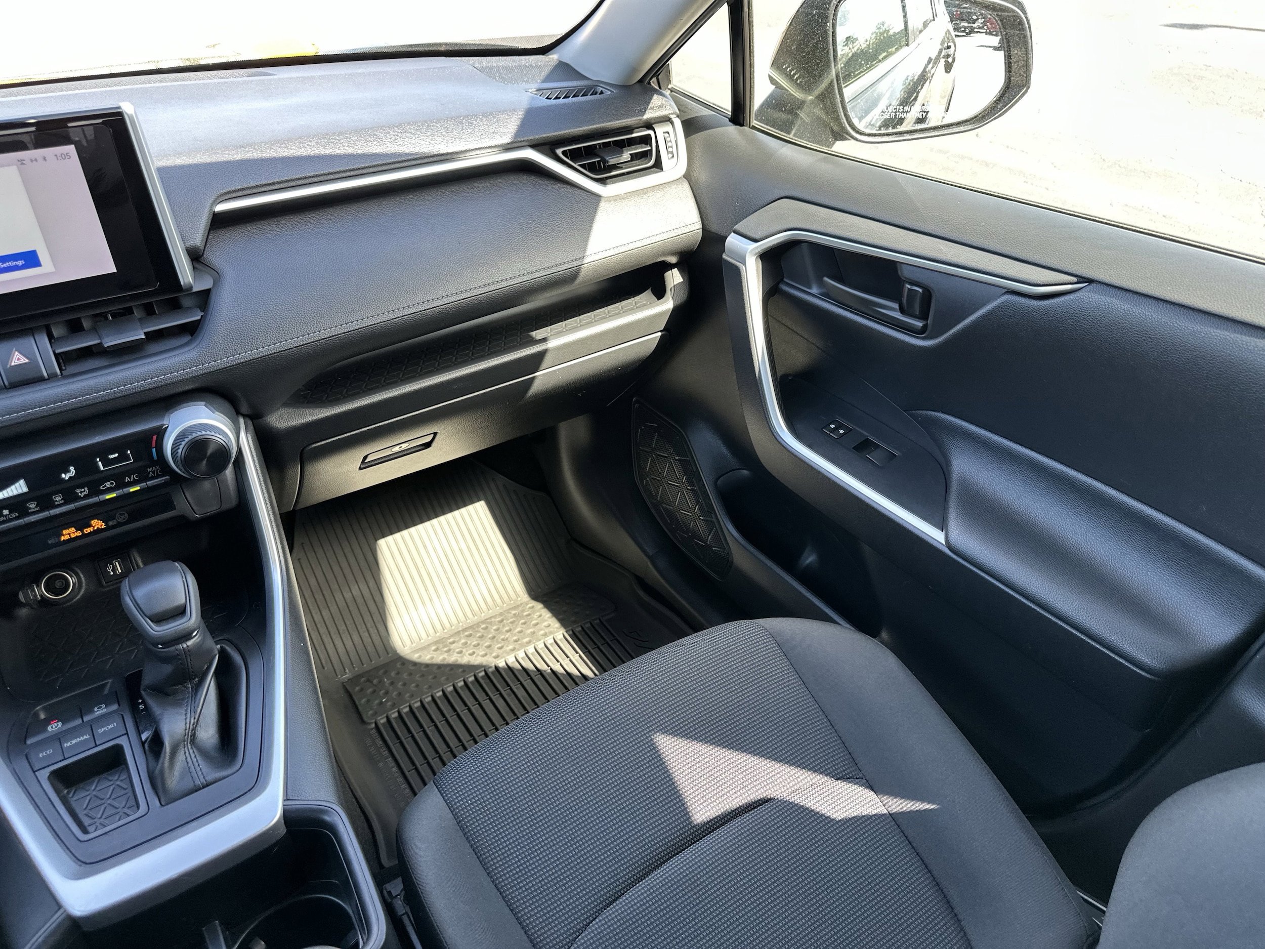 Used 2023 Toyota RAV4 LE image 12