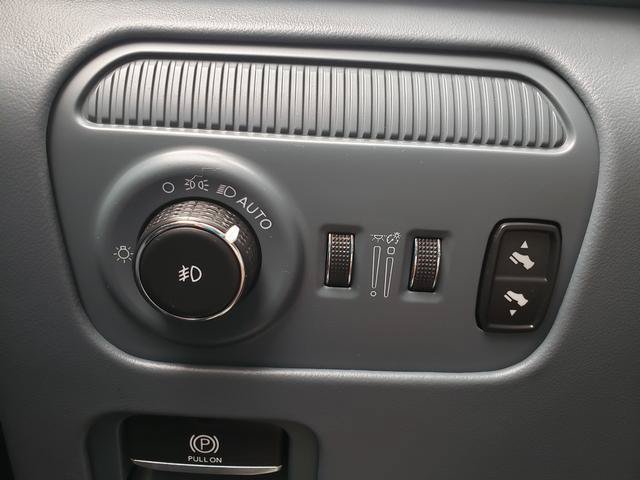 Used 2024 Jeep Grand Wagoneer Series III w/ Rear Seat Video Group 1 AWD/4WD image 28