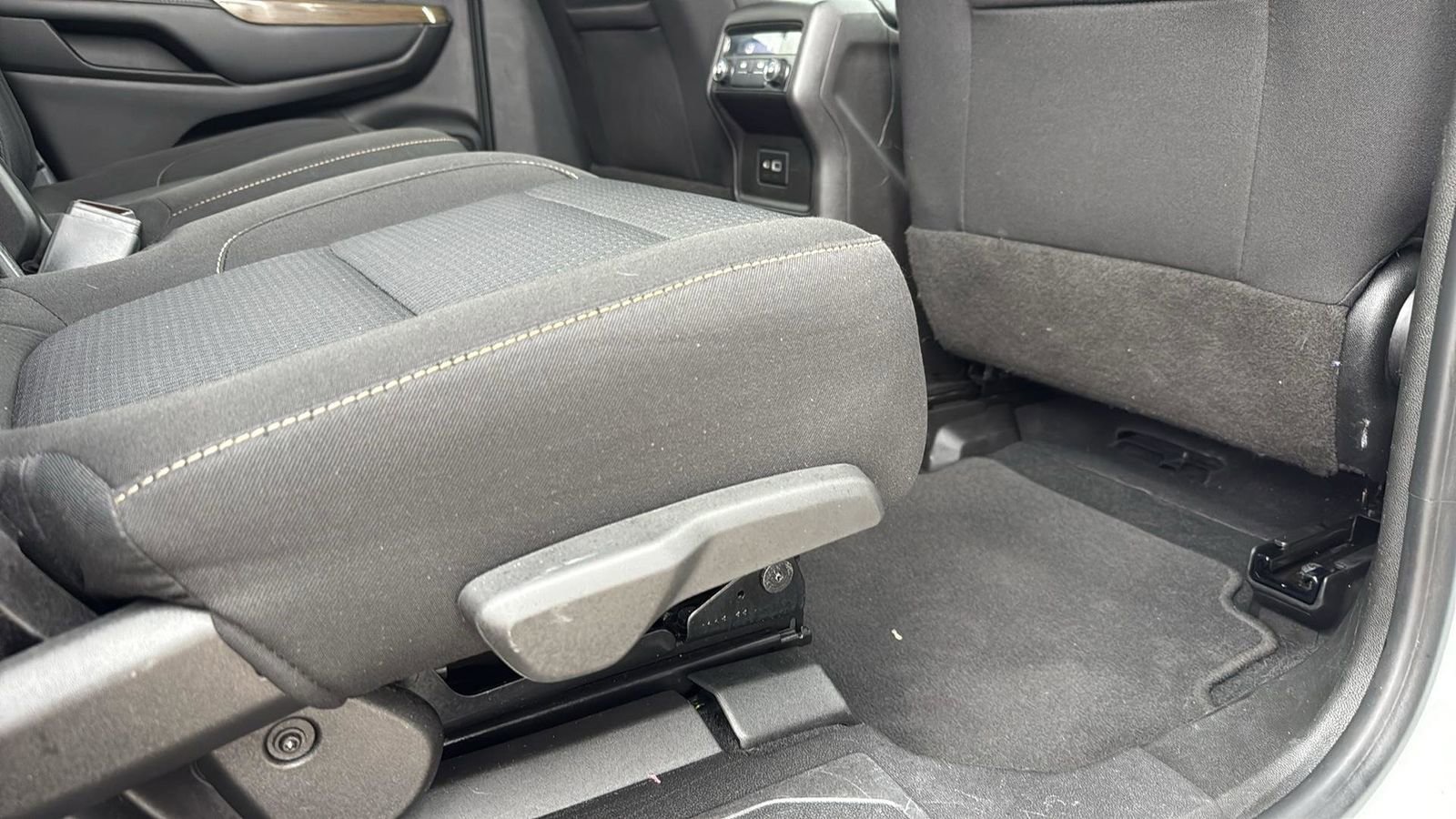 Used 2023 GMC Acadia SLE image 26