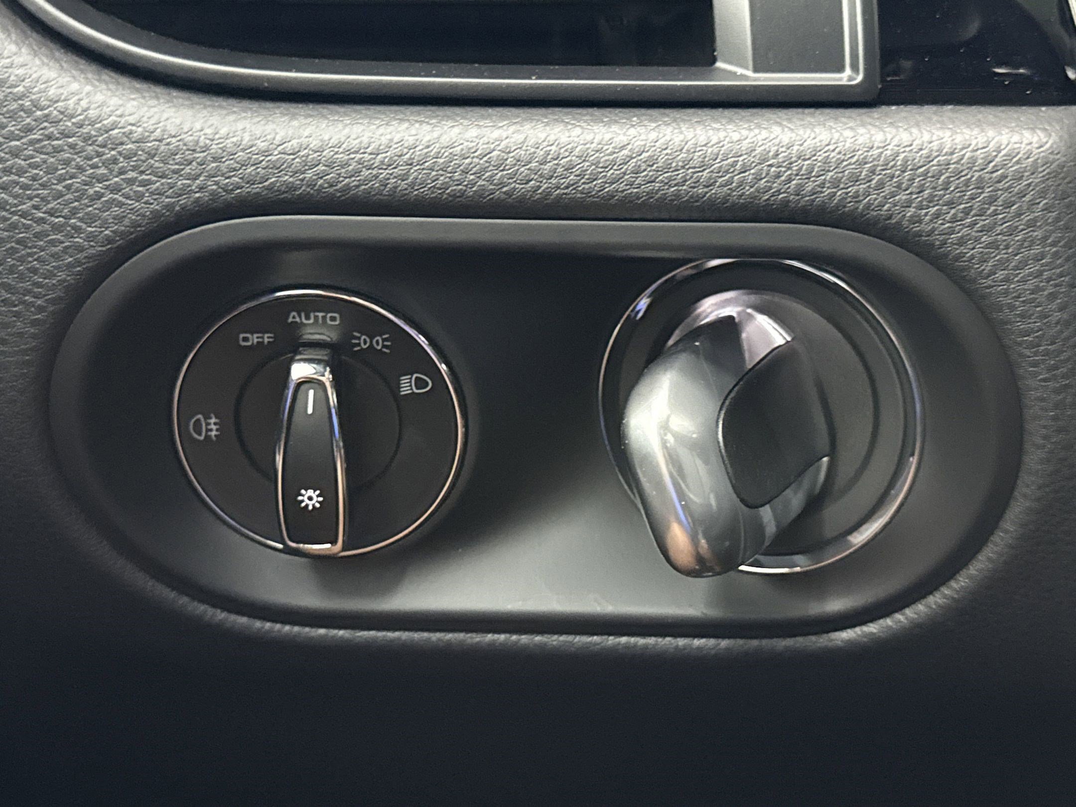 Used 2025 Porsche Macan Turbo image 19