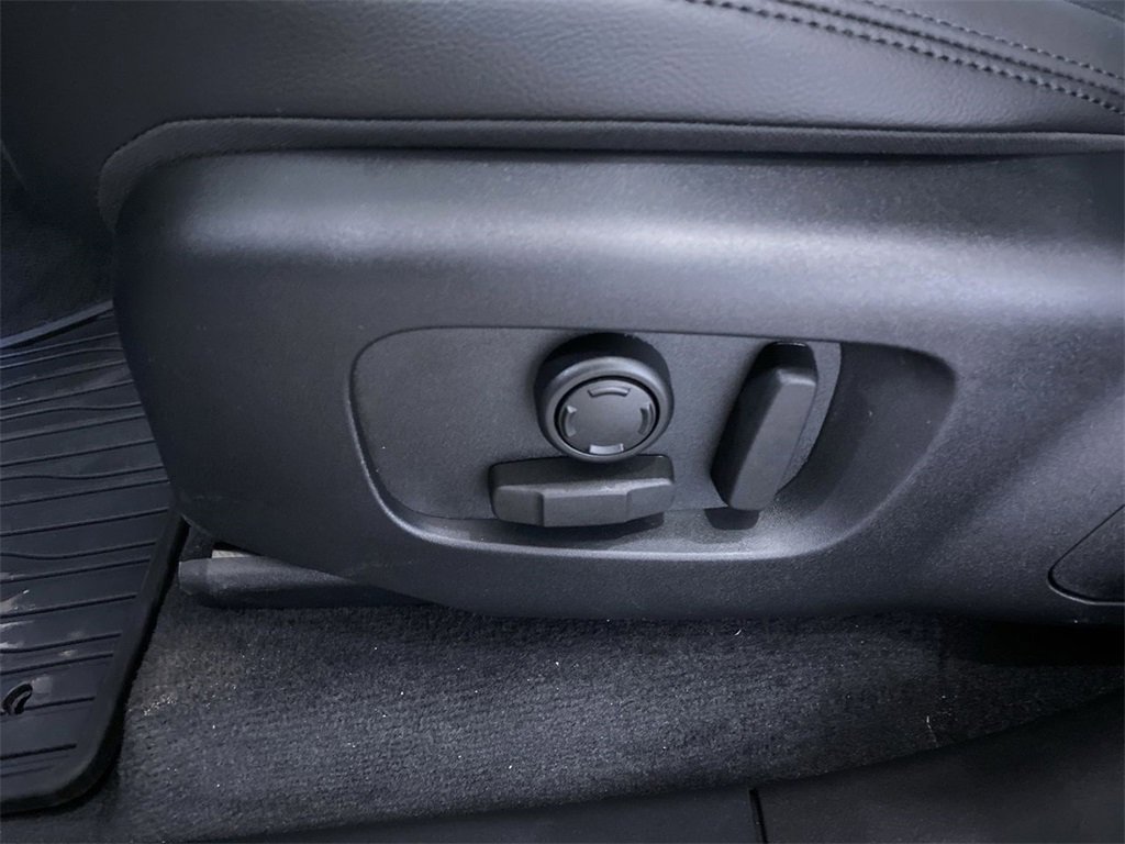 Used 2025 Land Rover Range Rover Velar Dynamic SE image 17